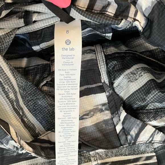 Lululemon lab jacket in size 8 - Picture 3 of 3